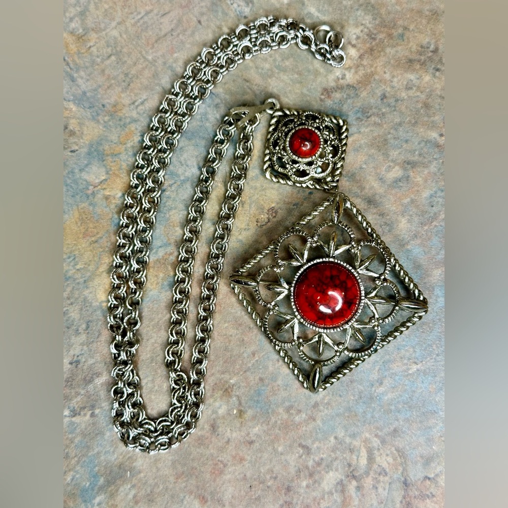 Vintage Sarah Coventry Necklace and Pin Set.